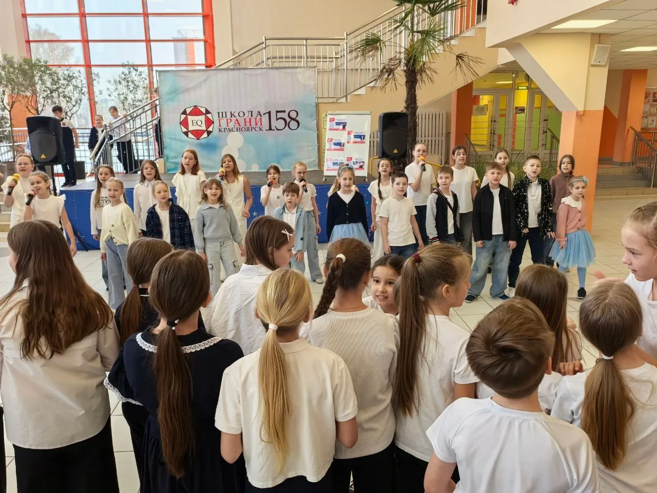 🎶 Как мы зажигали на музыкальных переменах  В преддверии Международного женского дня и дня рождения 