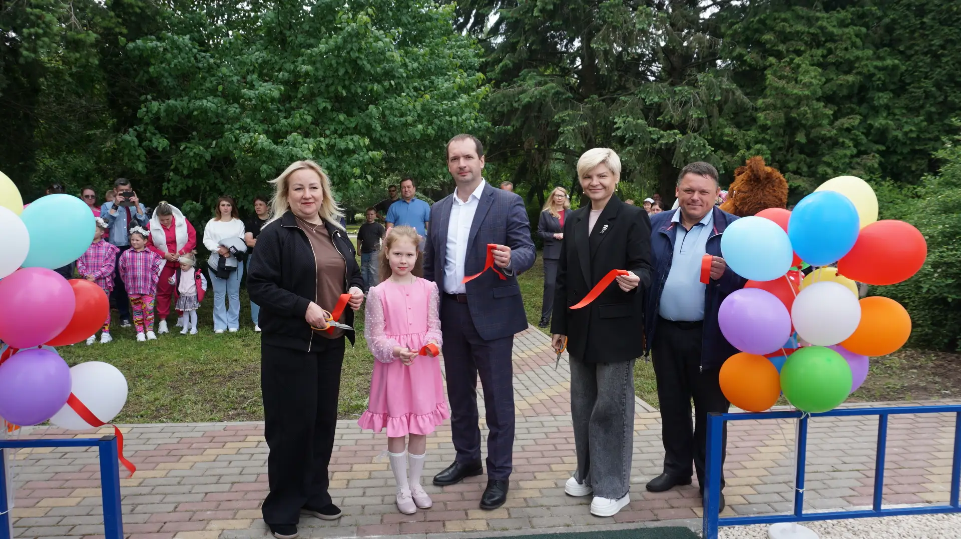 Преобразили парк, открыли детскую площадку

https://dobvesti.ru/preobrazili-park-otkryli-detskuyu-pl