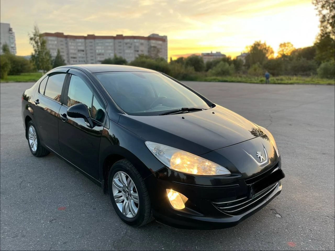 PEUGEOT 408