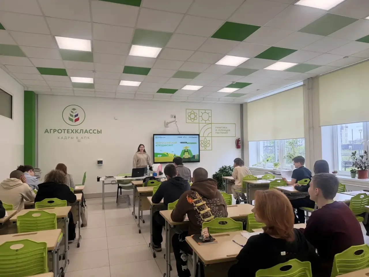 🌱 Обучающиеся Янинского центра образования приняли участие во втором Всероссийском агродиктанте.  🧑‍