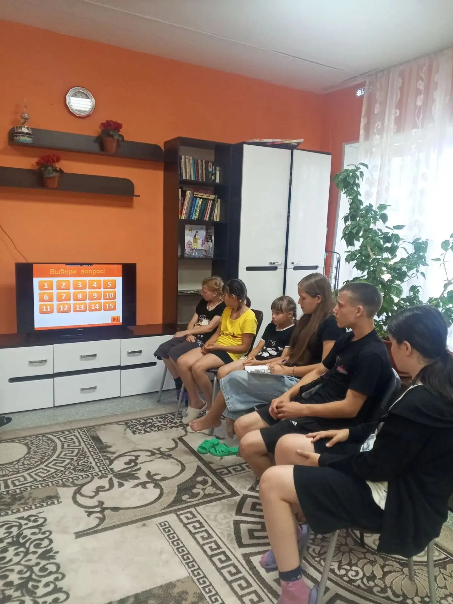 Воспитанники приняли участие в увлекательной игре по правилам дорожного движения "Хочу всё знать!" В