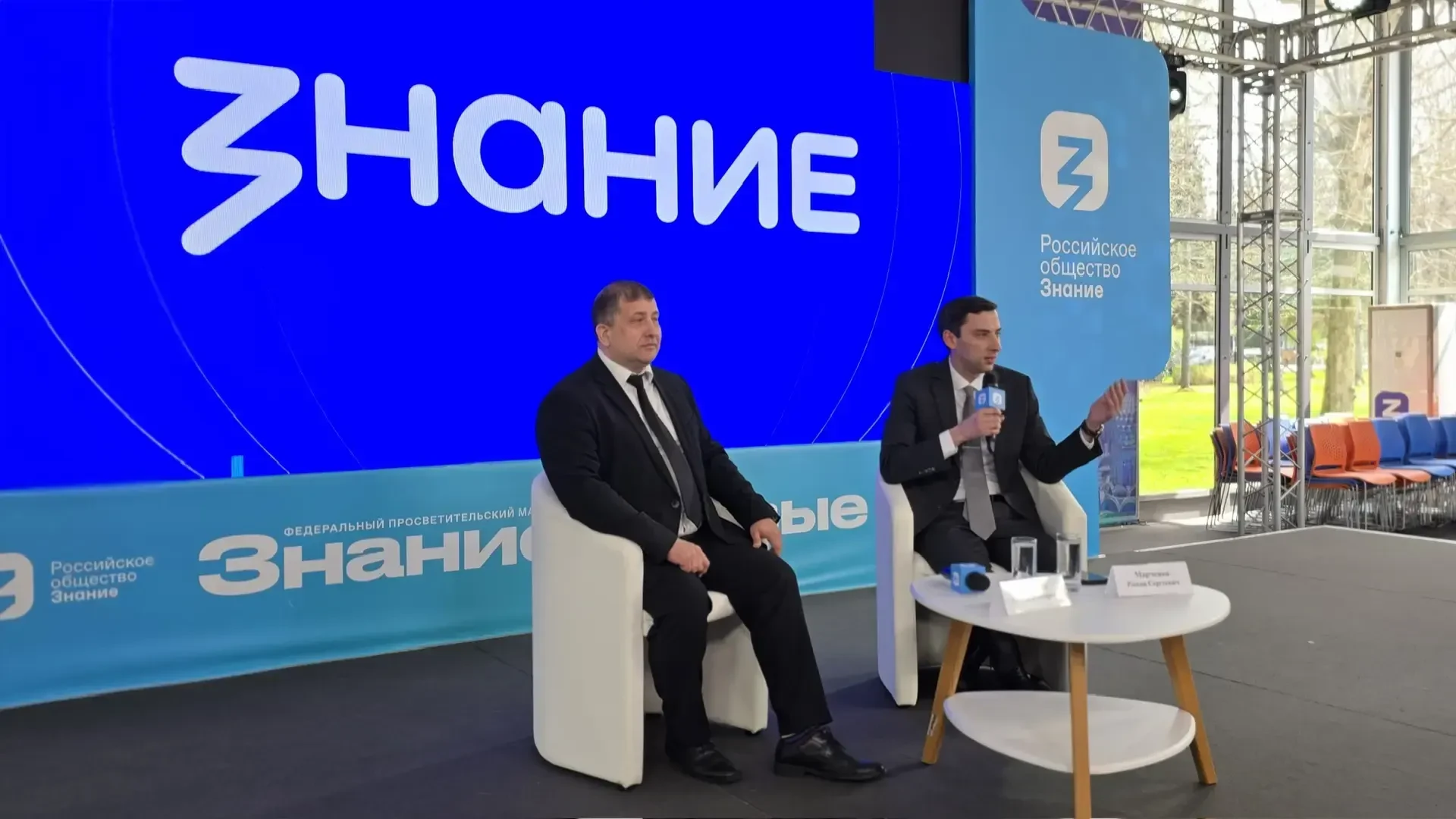 Члены избирательной комиссии Краснодарского края Роман Марченко и Сергей Яковлев принял...