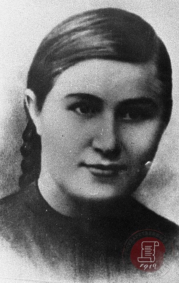 «Самая большая мечта – приход наших.Близко-близко фронт, а их все еще нет…»
 
И. Константинова. 25 ф