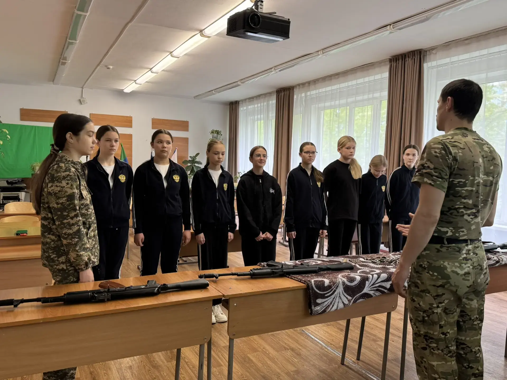 🛡️ Первый день учебных сборов: киберкадеты 6К класса прошли испытания под руководством УФСБ

В рамк