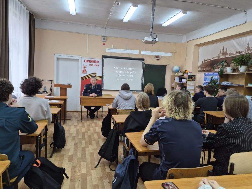 Помощник начальника УФСИН России по Кировской области Никитеев В.И провел тематического занятие в 10