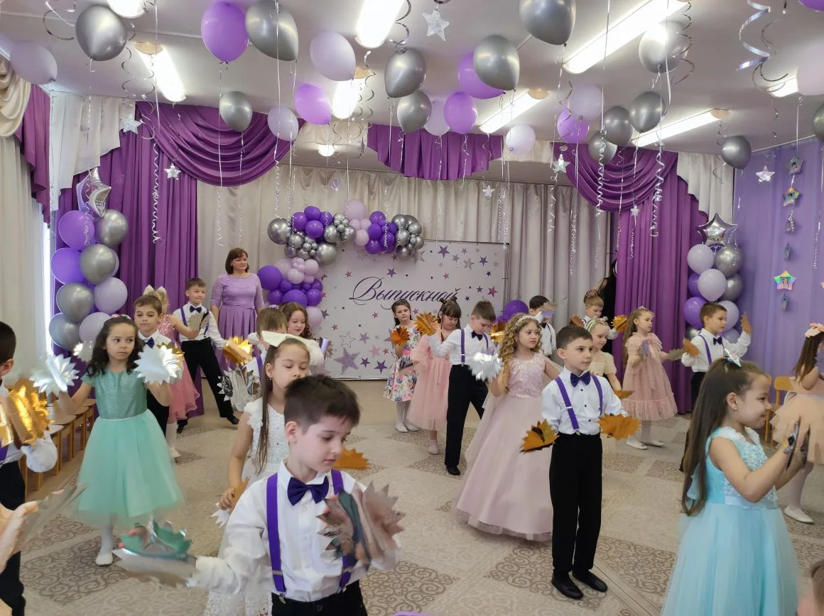 19.05.2026г. - ДО 21 выпускной в подготовительной группе 16  " Звёздочки " Нарядился детский сад- Он