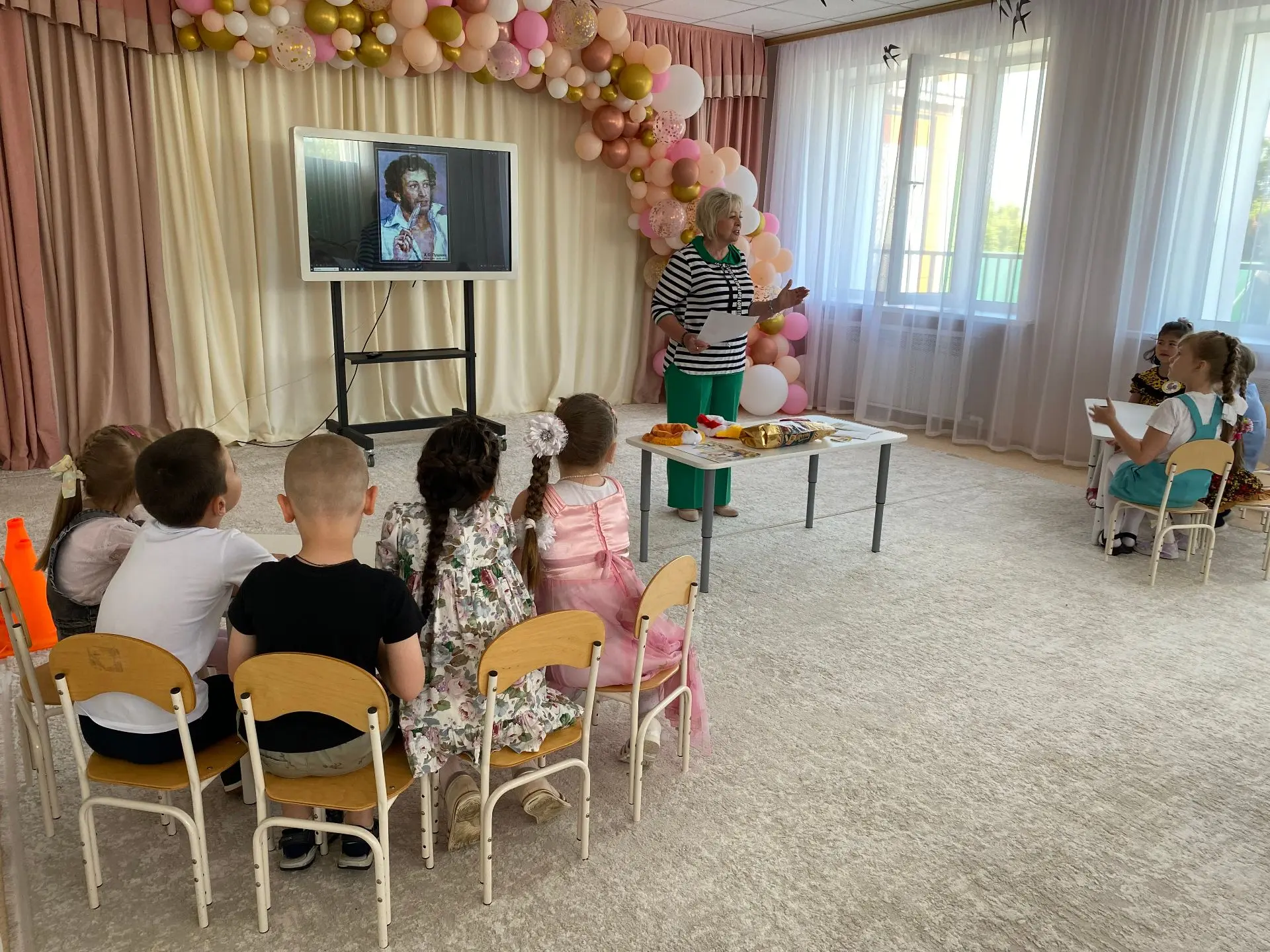 📚 Накануне дня рождения великого русского поэта Александра Сергеевича Пушкина воспитан...