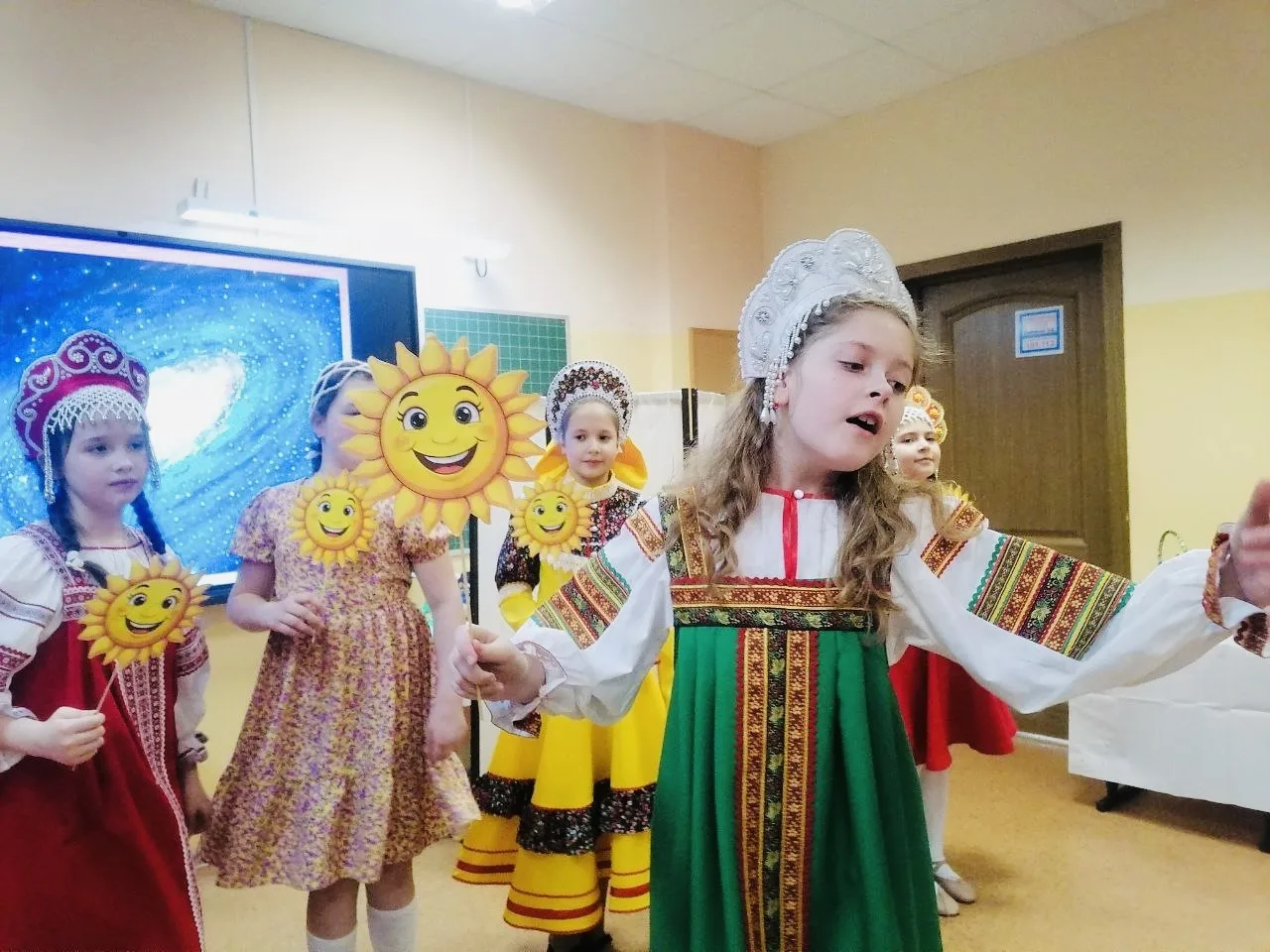 Как мы зиму провожали - Широкая Масленица в нашей школе!  ☀️В нашей школе прошла по-настоящему яркая
