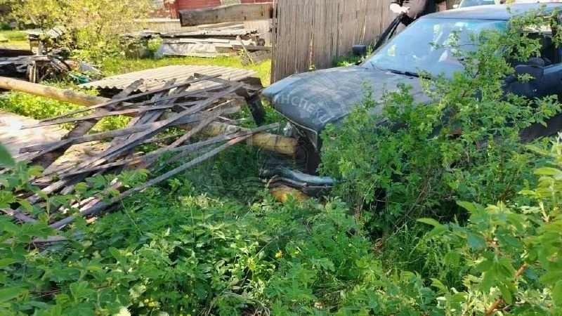 🚗 В Родниках 54-летний водитель на Audi 80 врезался в газопроводную трубу.  После ДТП мужчину осмотр