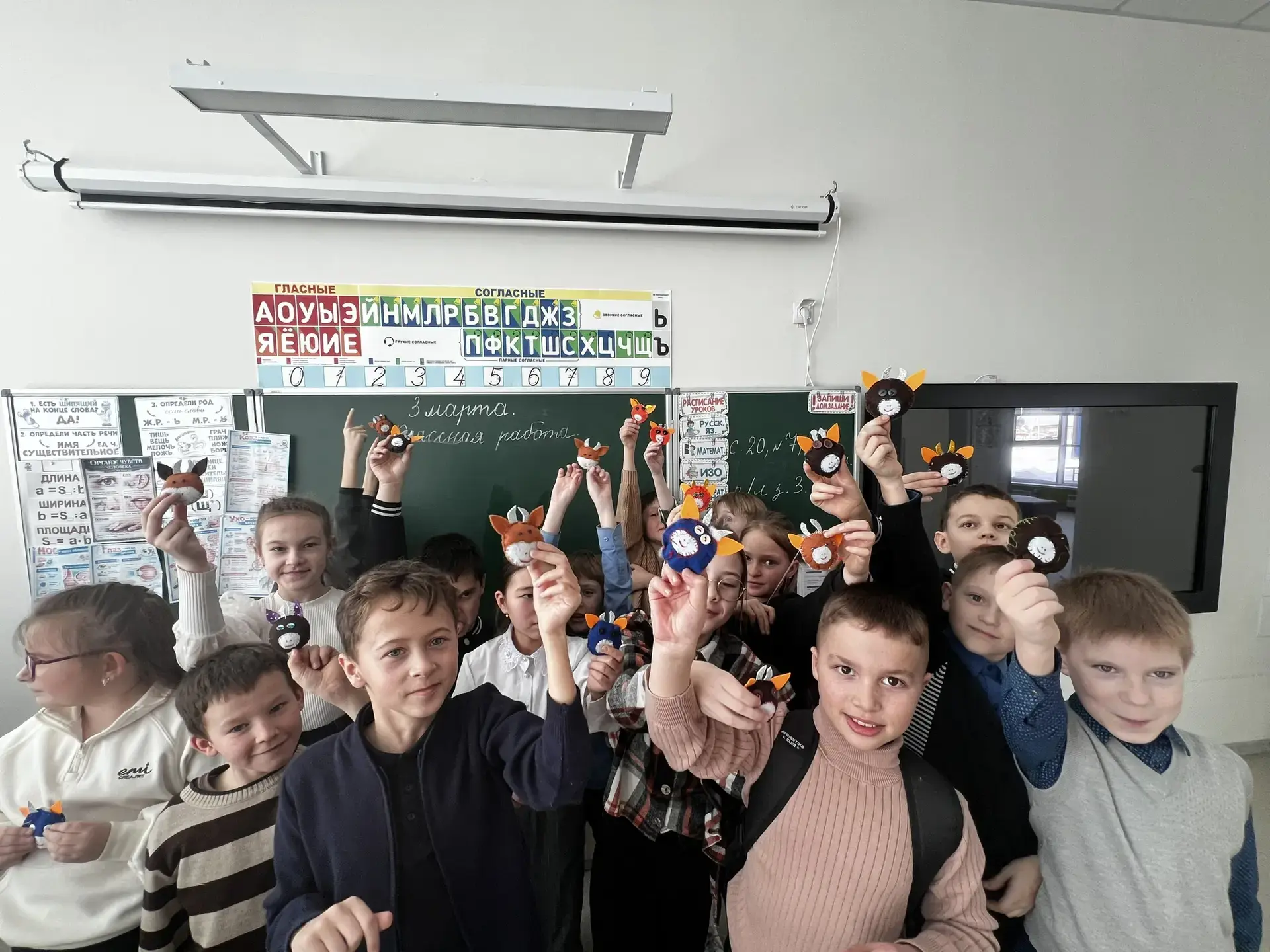 Между мною и тобой ниточка завьется!  Всегда трудно учиться чему-то новому, а вдвойне в...