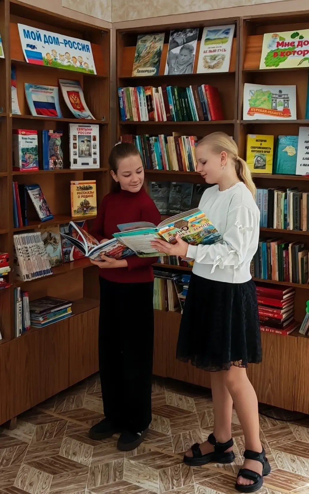 📚Друзья и читатели Детской библиотеки "Сказка" – Багмут Катя и Рыбкина Катя, две подру...