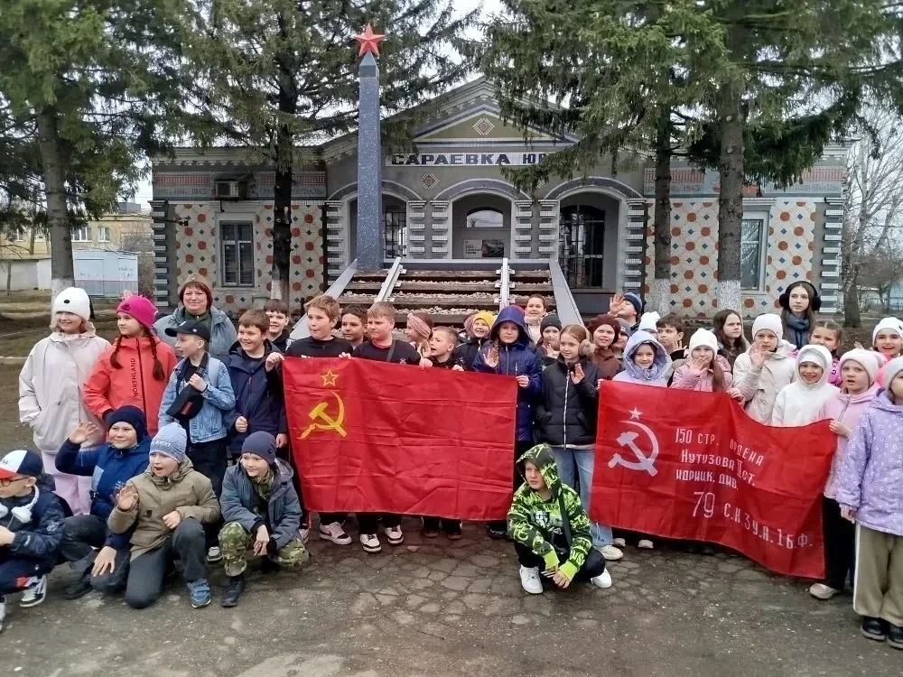 🔹28 марта учащиеся 3 «А» , 4 «Б» и 4 «В» класса отправились в путешествие по "Дороге мужества". Ребя