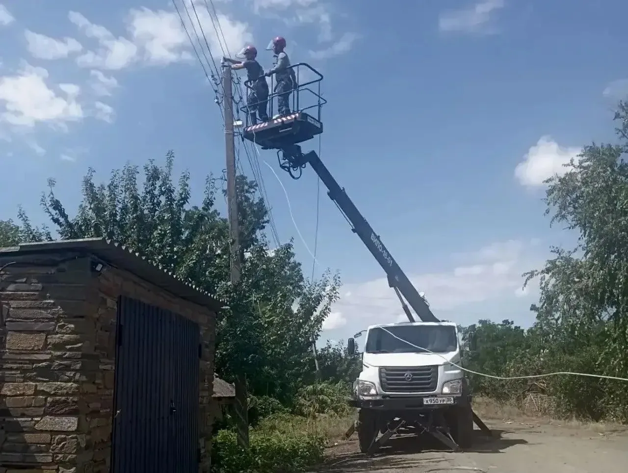 Энергетики филиала #РоссетиЮг – #Астраханьэнерго пришли на помощь ростовским бригадам одни из первых