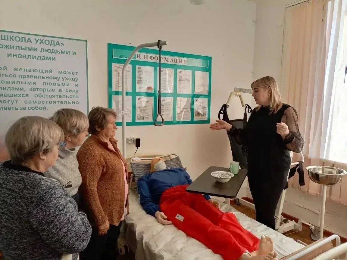 В Комплексном центре социального обслуживания населения Самойловского района действует ...