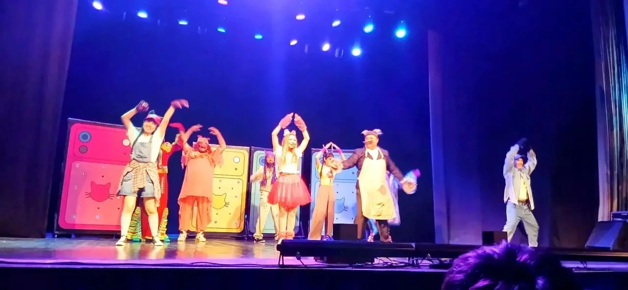 🎭 Театральный день в Абаканском дворце молодежи! ✨
Наши ребята окунулись в волшебный мир театра — м