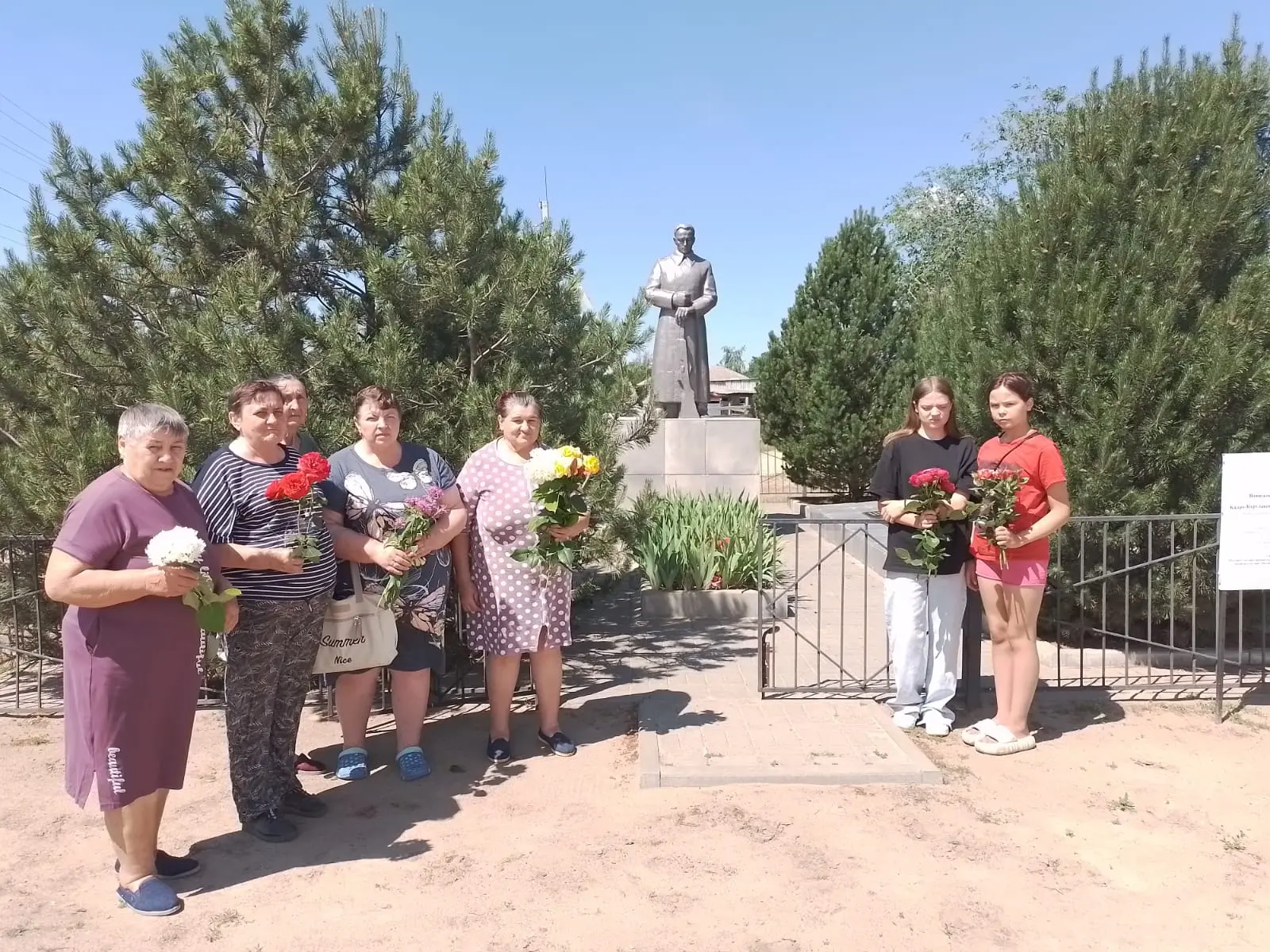 🕯️22 июня в слободе Петрово прошла акция 
«Мы помним ваши имена», посвящённая Дню памяти и скорби. 