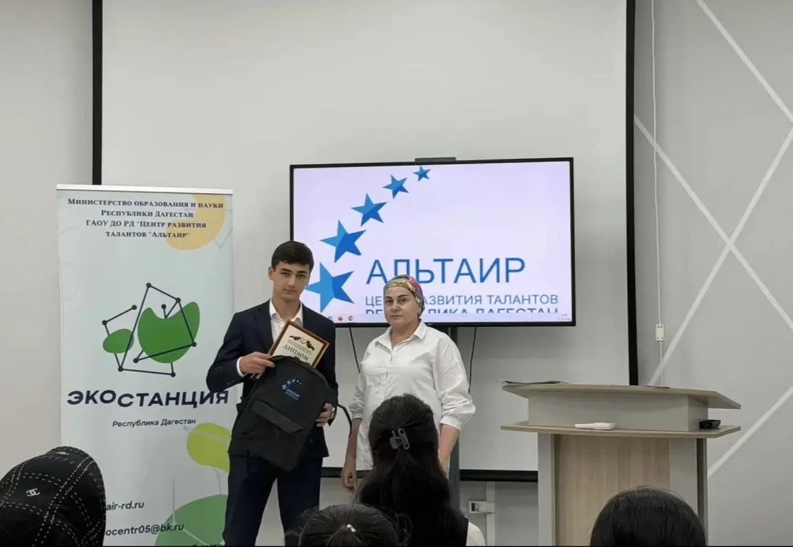 Поздравляем Магомедова Ахмеда, ученика 11 класса, с победой в республиканском конкурсе ...