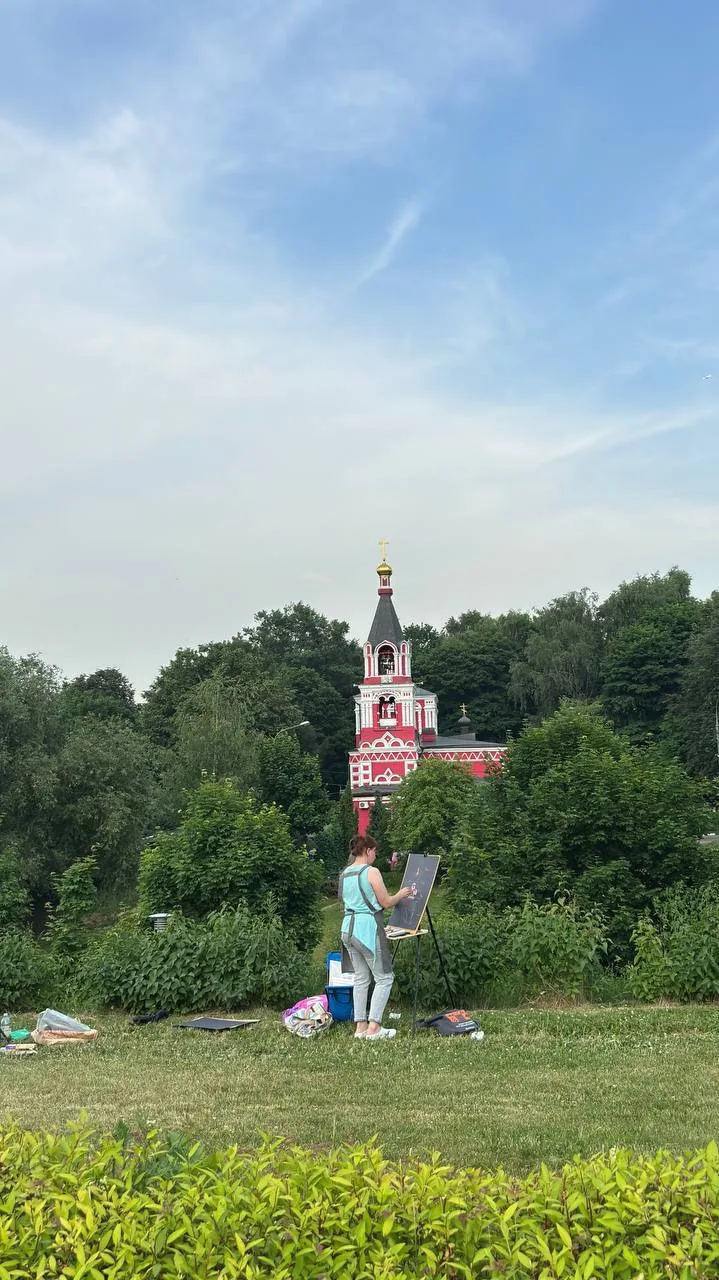 🎨В парке «Битца» заметили художников за работой

На днях в парке «Битца» можно было увидеть художни