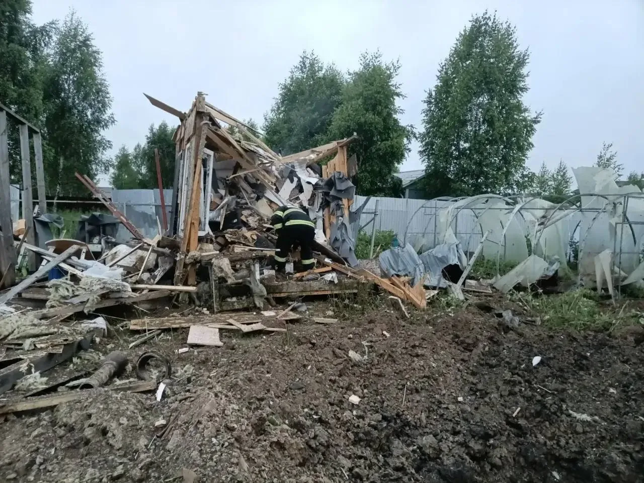 В Жуковском беспилотник врезался в многоэтажку — жителей эвакуируют