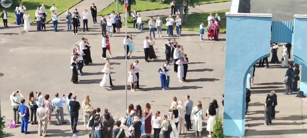 ПОСЛЕДНИЙ ЗВОНОК   🔔 Сегодня для наших девятиклассников прозвенел Последний звонок!  📐Позади — школь