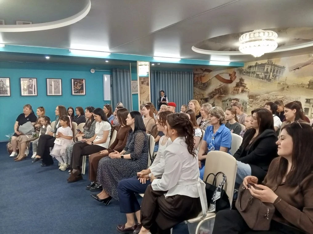 🌺Полный зал прекрасных и стойких женщин собрался сегодня в краевой филармонии на встрече с актрисой 