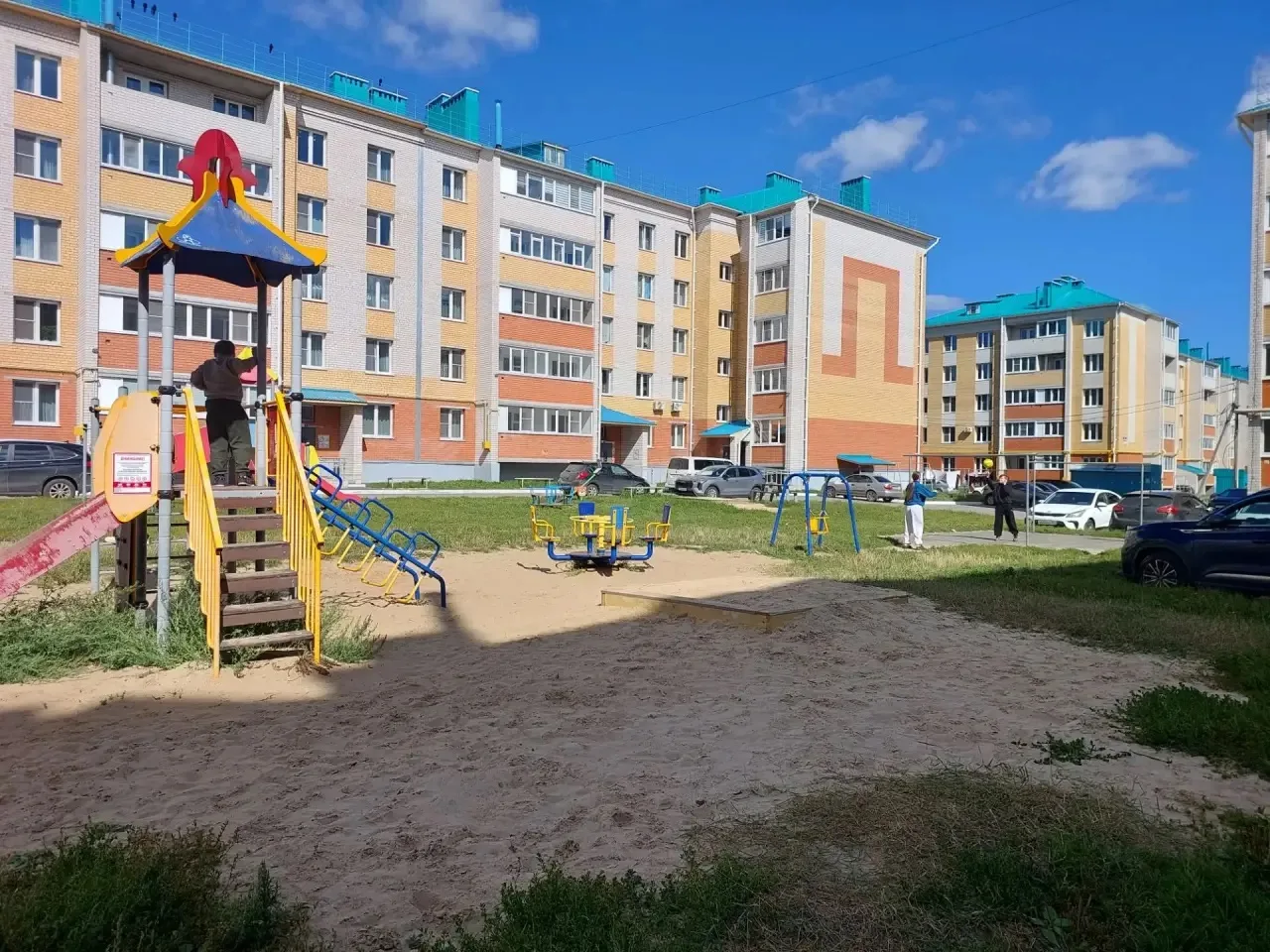 Жители двора по адресу ул. 30 лет Победы домов 81 и 83 провели встречу инициативной гру...