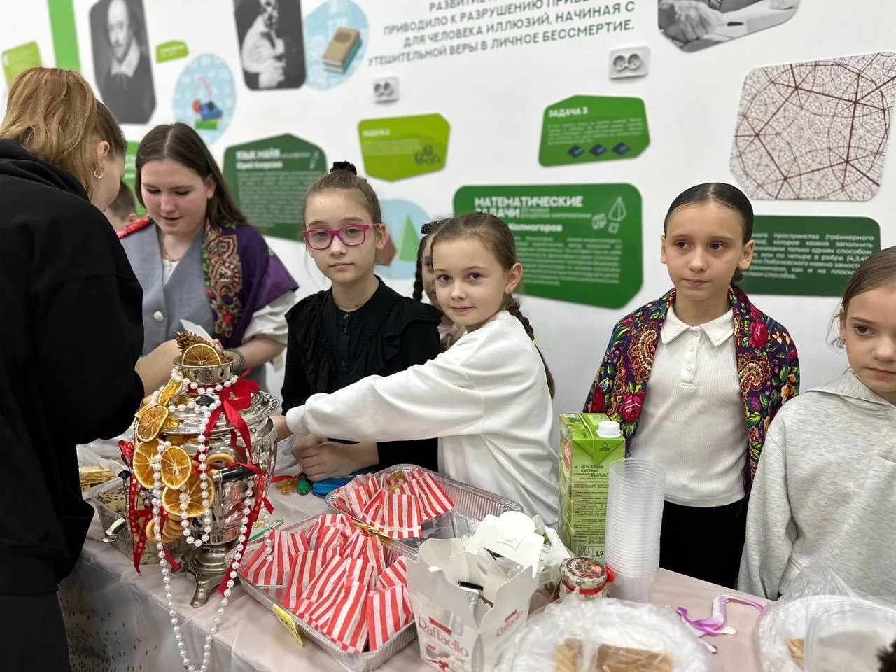 Масленичная Ярмарка в поддержку Героев! 🇷🇺🥞  19 февраля в стенах МБОУ СОШ №3 прошел настоящий праздн