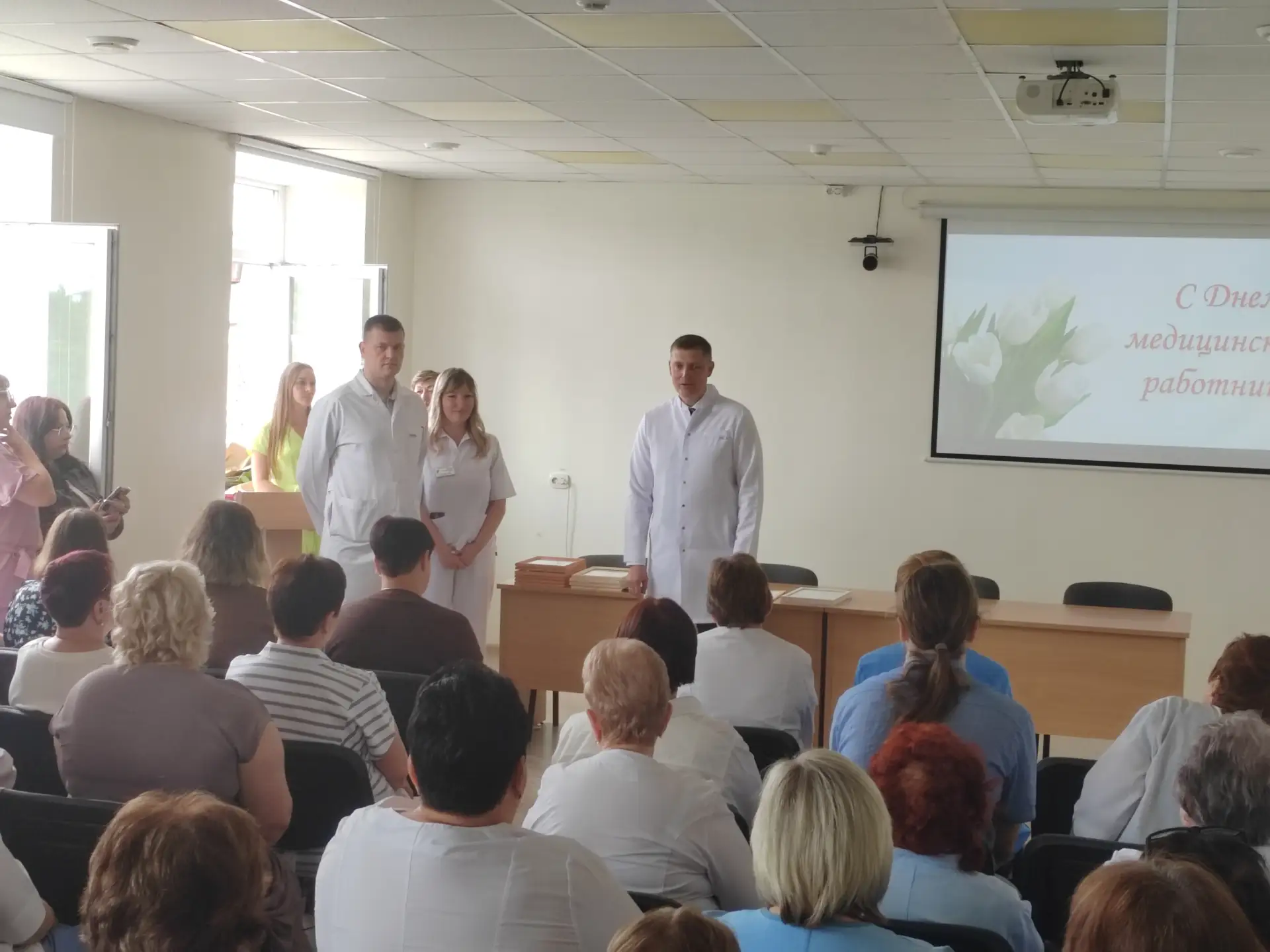 Сегодня, в преддверии профессионального праздника, в стенах ТОГБУЗ «Городская больница им. С.С. Брюх