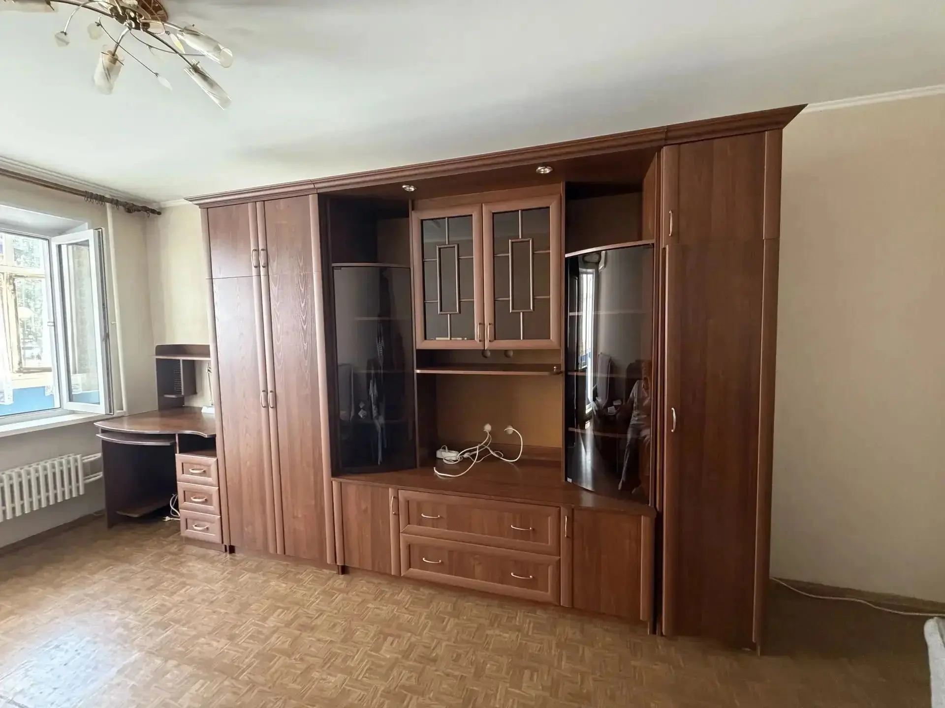 Продам стенку и компьютерный стол за 5000руб, торг, самовывоз