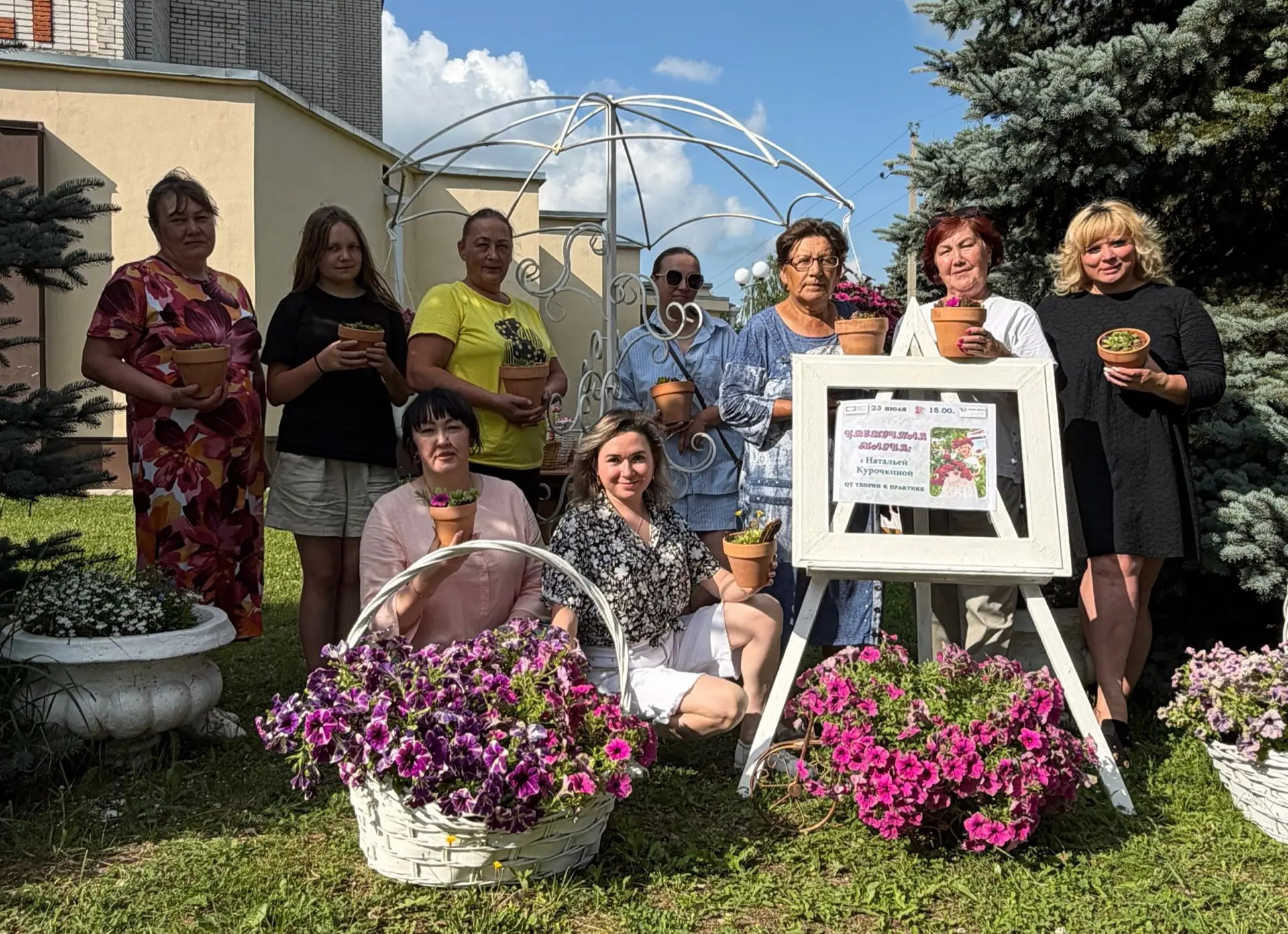 🌺Тёплым июльским днём библиотечная поляна стала площадкой для творческой встречи всех любителей кра
