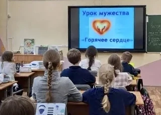 Уроки мужества: в «Эврике» говорили о героях нашего времени  🎗️В нашей школе прошли Уроки мужества, 