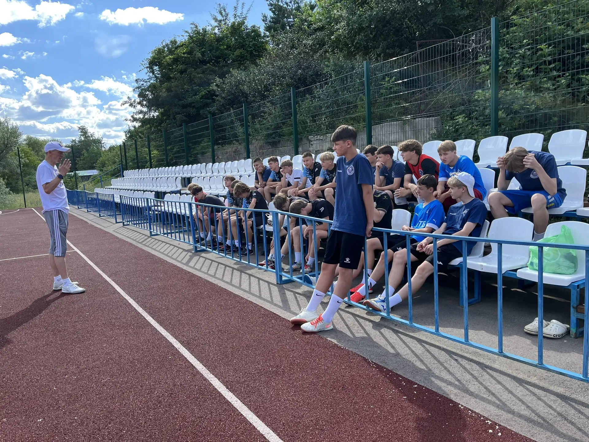 Наши красавчики из 2️⃣ отряда добрались до спортивной площадки! 😘