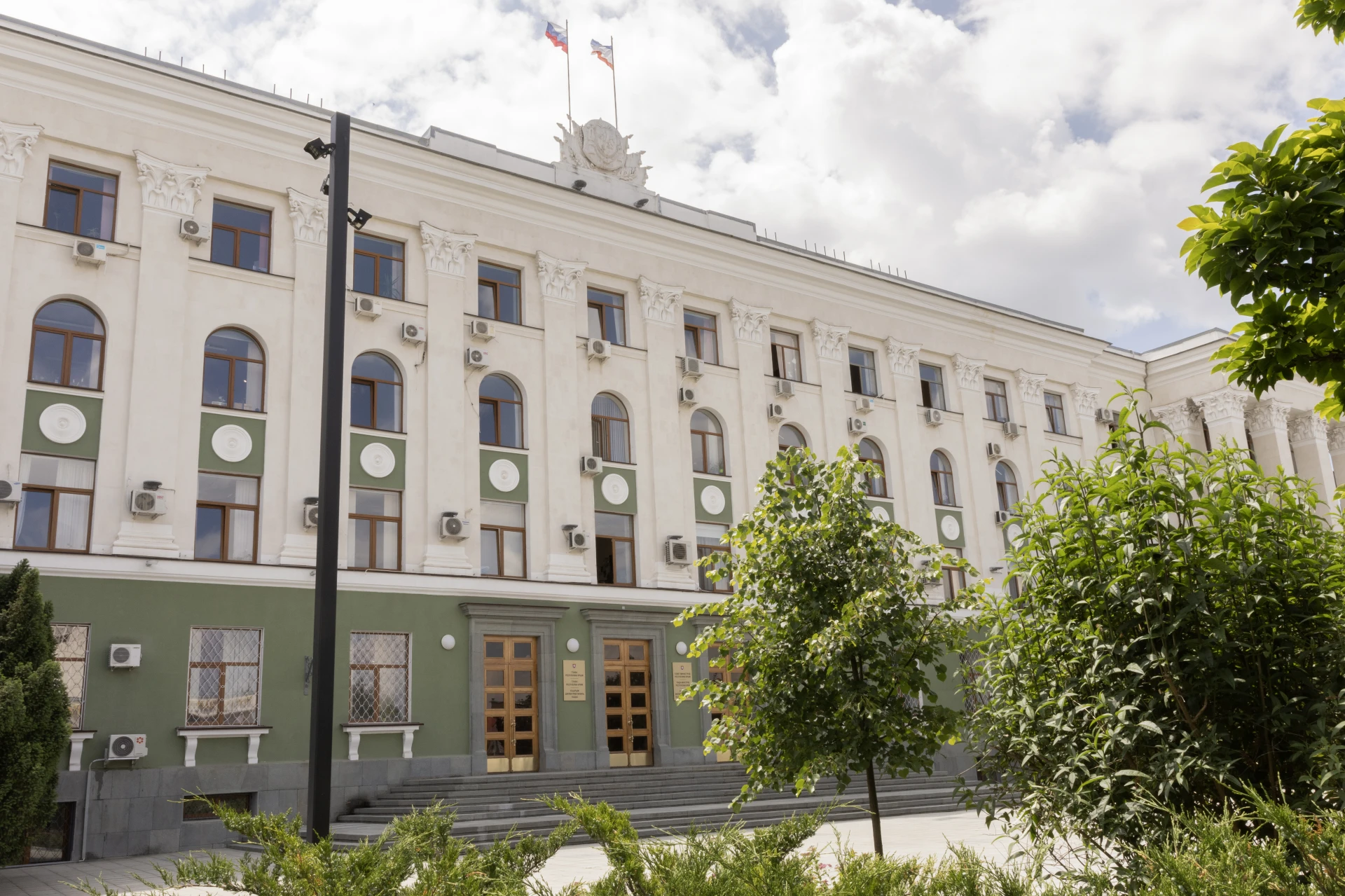 Трансляция заседания Совета министров Республики Крым сегодня, 6 октября, в 12:00 в эфи...