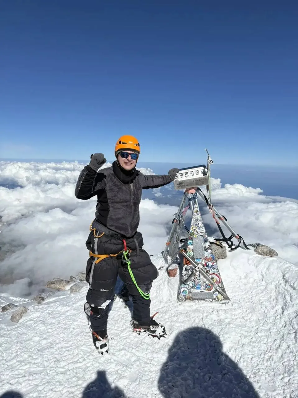 🏔️Тренер из Уссурийска взошёл на высочайшую вершину Европы и покорил Эльбрус