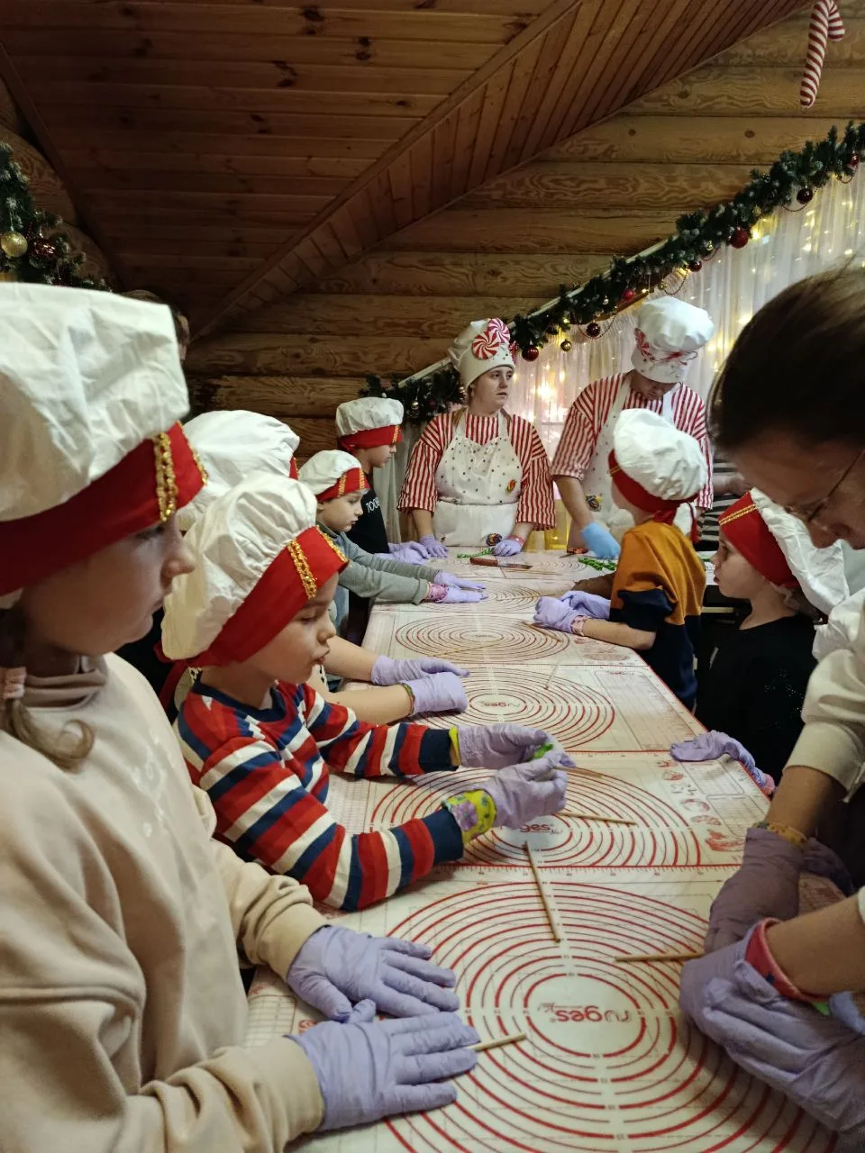 Волшебное рождественское путешествие 1 "Б" класса в Министерство новогодних дел Деда Мороза и на его