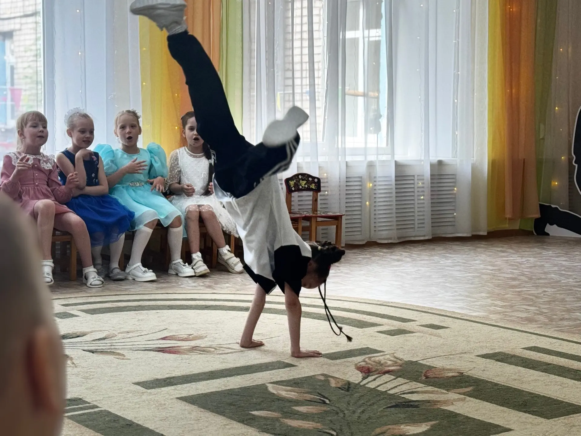 🎶 Сегодня в корпусе №4 с особым трепетом прошел концерт, посвященный нашим дорогим педагогам!  Наши 
