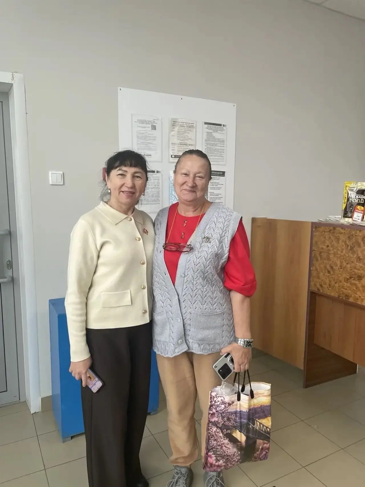 Связь поколений в Кайбицком районе: коллектив КЦСОН «Омет» навестил коллег-ветеранов