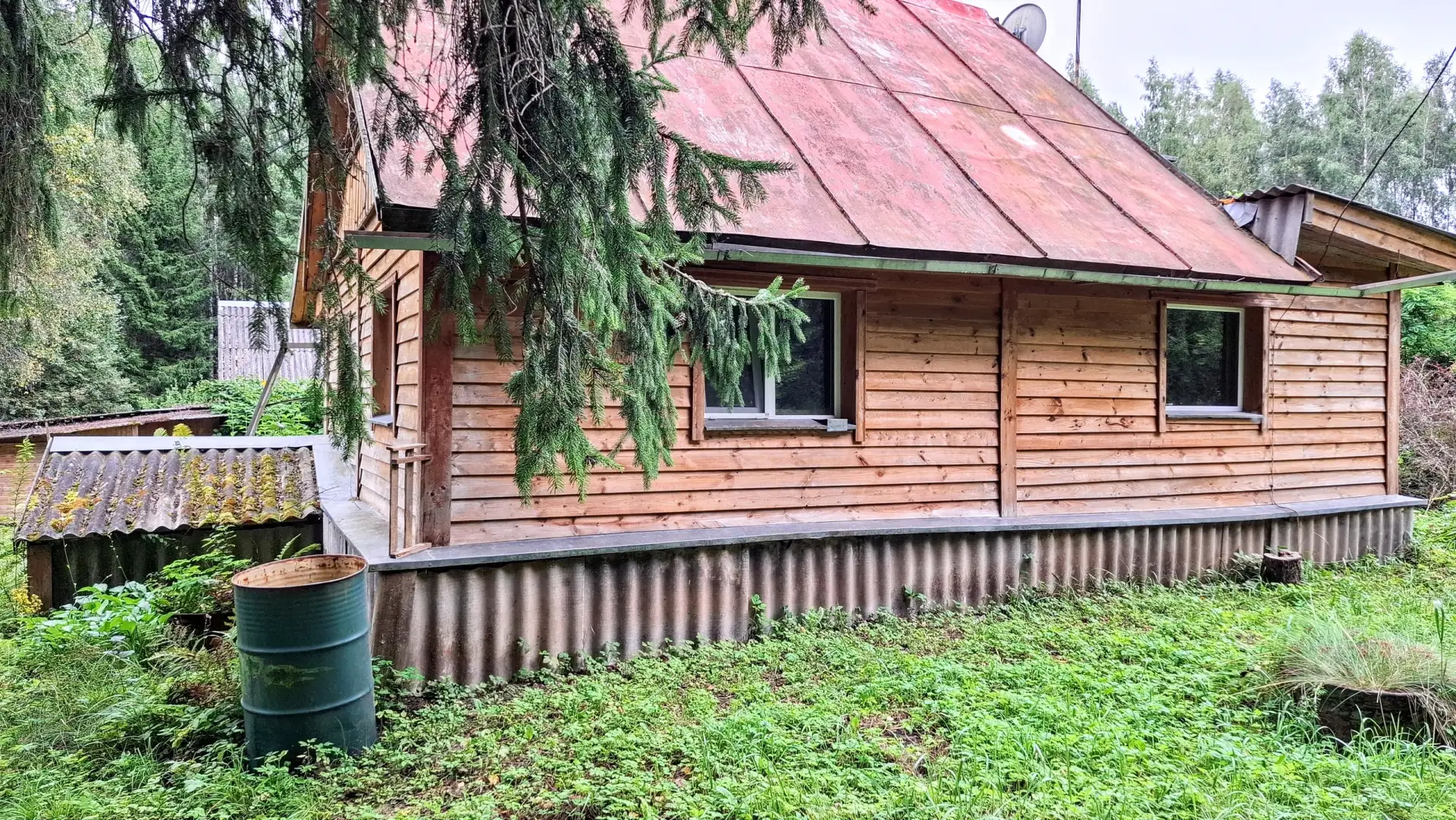 ДОБРОТНЫЙ КРЕПКИЙ ДОМ ХУТОРНОГО ТИПА В ЛЕСУ НА ЭСТОНСКОМ КАМЕННОМ ФУНДАМЕНТЕ ПОД СТАРЫМ...