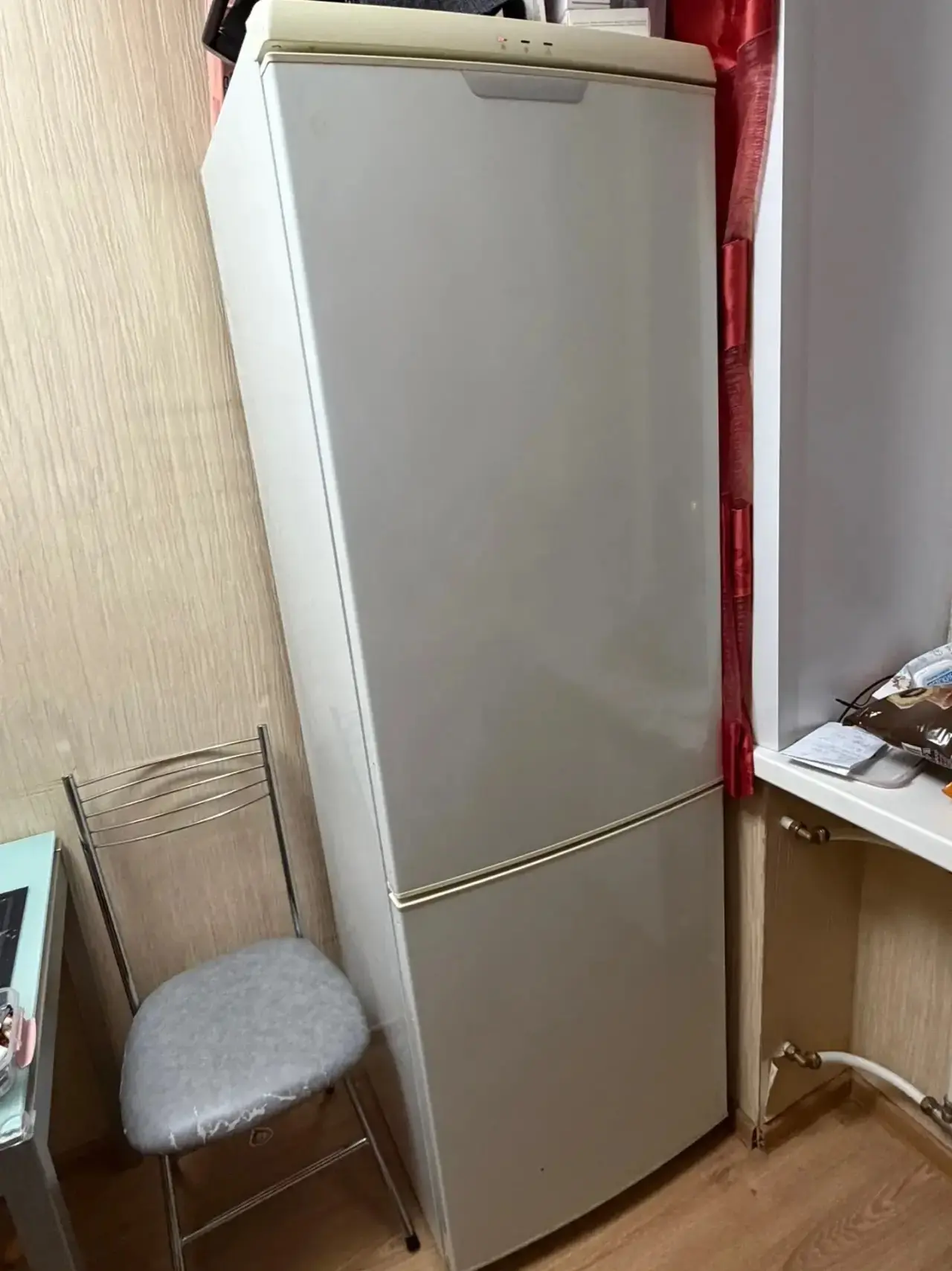 Продам б/у холодильник за 10 тыс , холодильник рабочий в хорошем состоянии