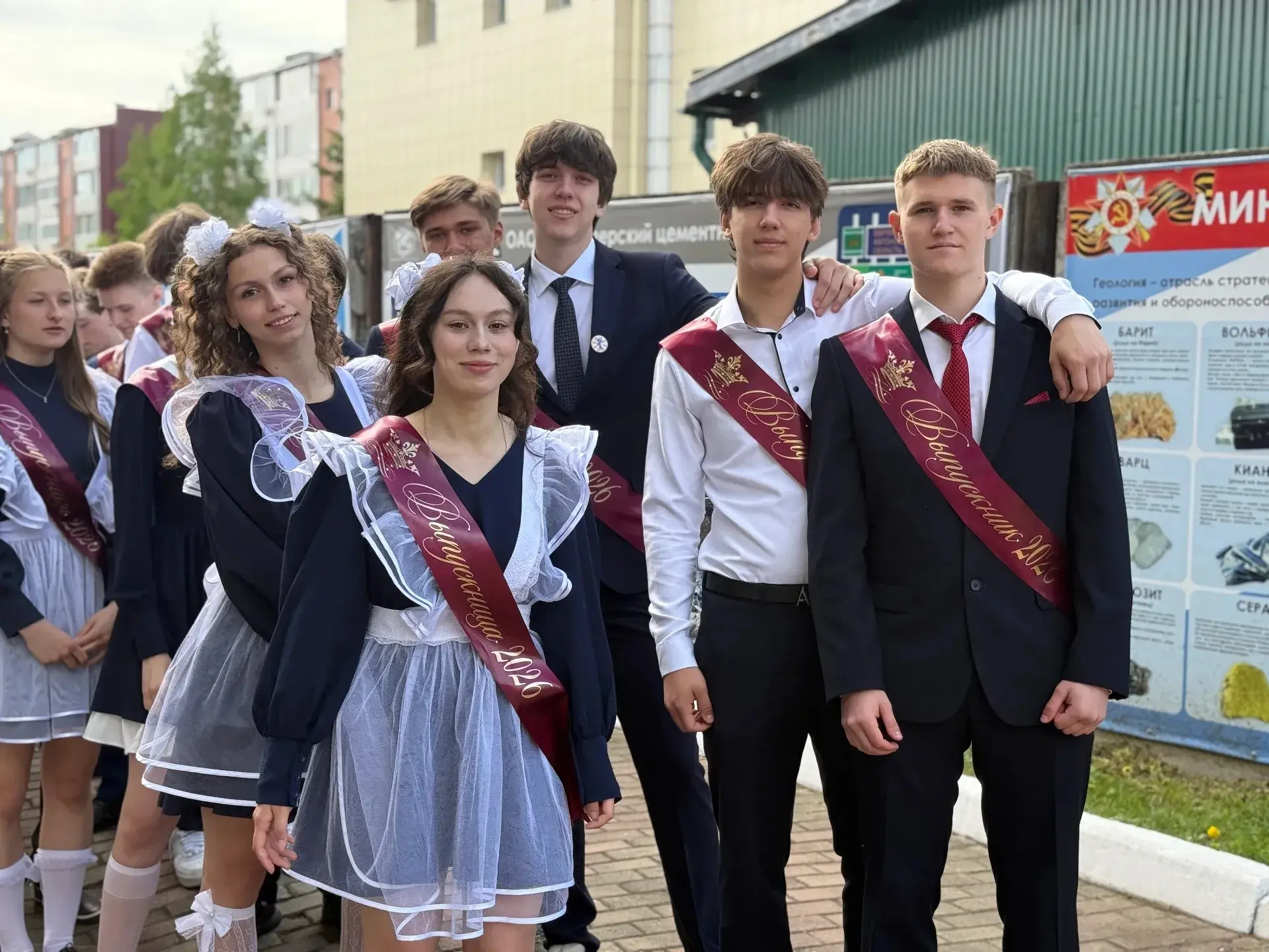Дорогие выпускники 11 класса💥!   🛎 Вот и прозвенел последний звонок, возвестивший о завершении важно