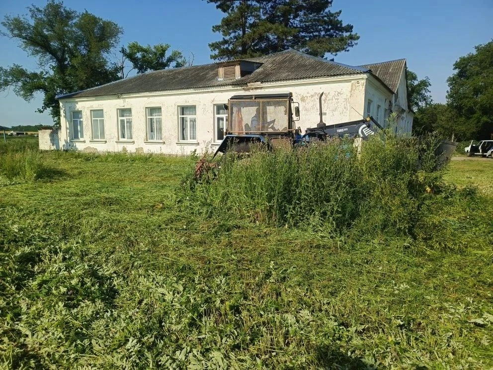 Порядок на территории: в хуторе Ленинское Возрождение произведён покос