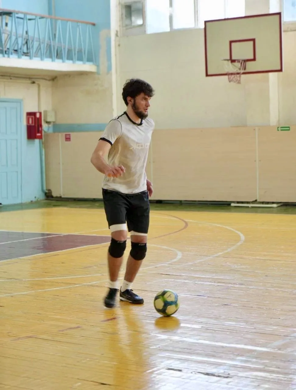 ⚽️ В КЧГУ прошел фиджитал-турнир по футболу, организованный студенческим спортивным клубом «Барс»  У