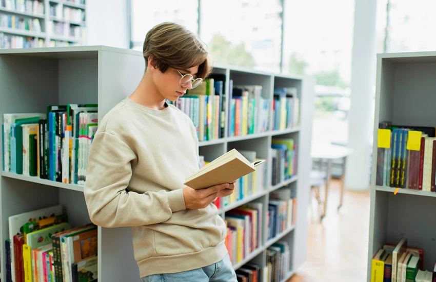 📚 Почему фэнтези помогает говорить с подростком

Подростковый возраст – это  момент, когда ребёнок 