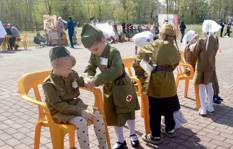 Сегодня в Центральном парке в течение всего дня проходят праздничные концертные программы, работают 