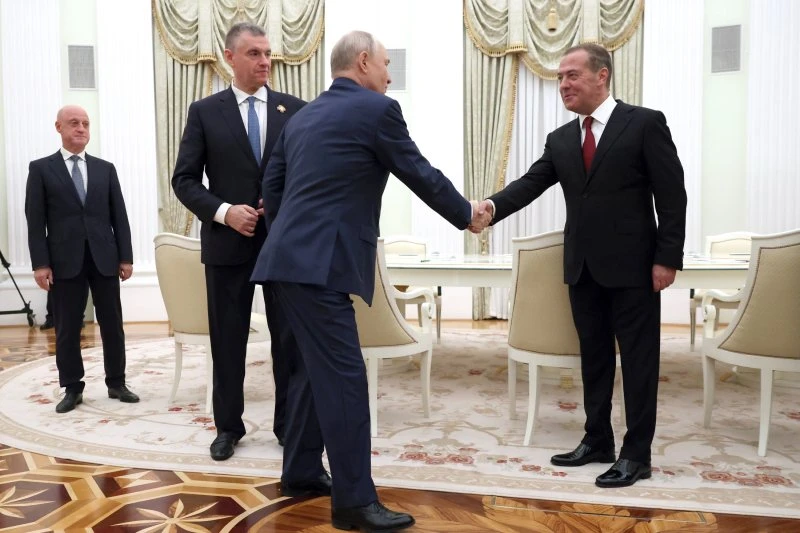 Путин провел встречу с руководством фракций обновленной Госдумы.