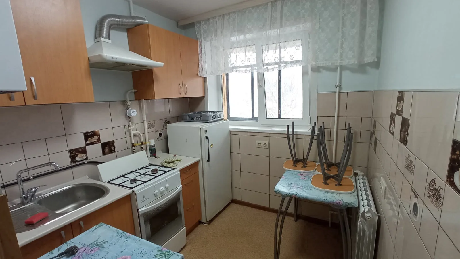 Сдаю 1 квартиру Перова 10 2/5этаж. Мебель, техника. На длительный срок. 16000 + квитанц...