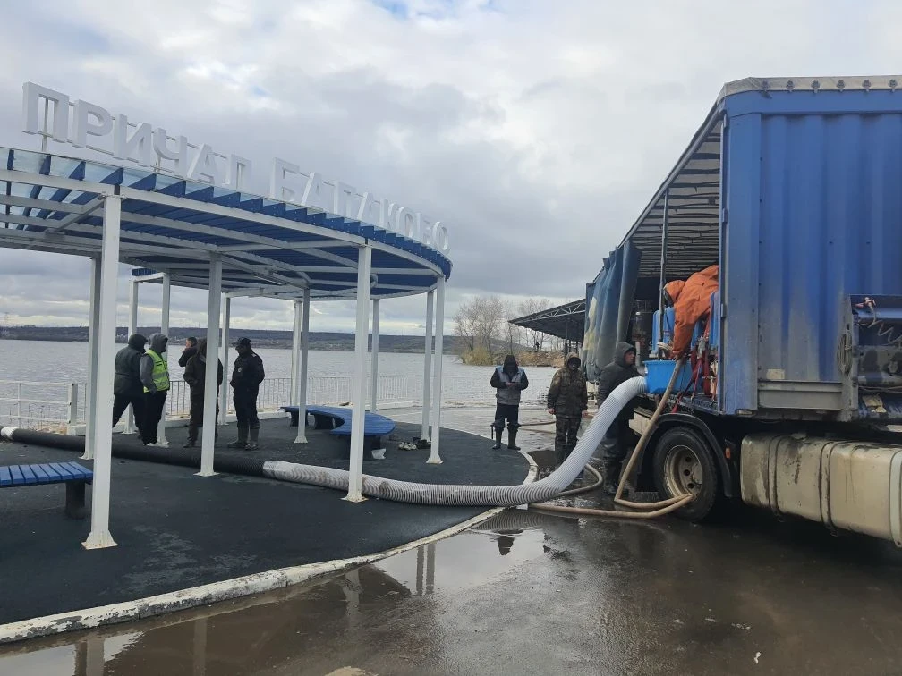 В Саратовской области провели первый в 2026 году выпуск мальков в Волгу  В Саратовской области начал