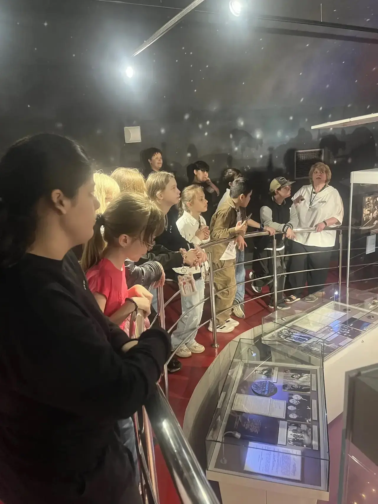 Экскурсия 5В и 5Г классов в Музей космонавтики: путешествие к звёздам  🚀 15 мая ученики 5В и 5Г клас
