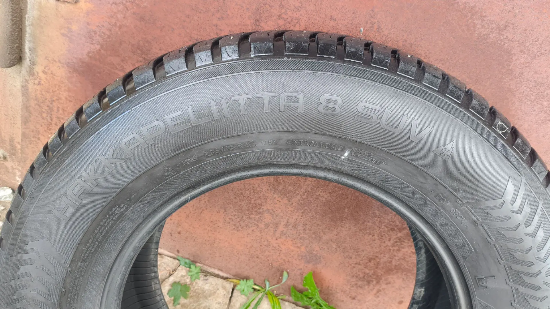 Продается зимняя резина, шипованная -4шт размер265/65 R17 тел. 89681424191