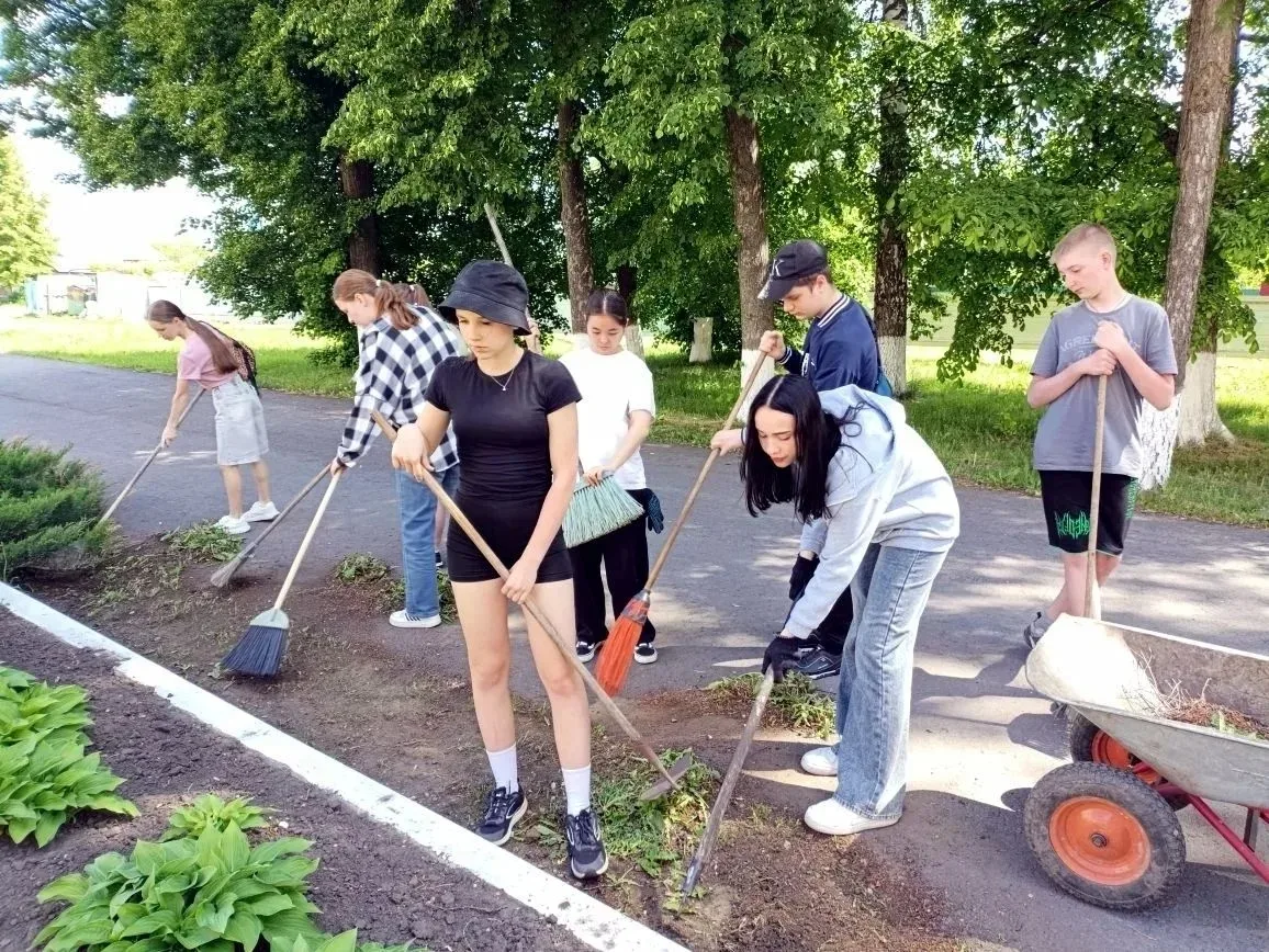 ☀️ Лето с пользой: подростки из Свердловского района зарабатывают первые деньги и прокачивают навыки